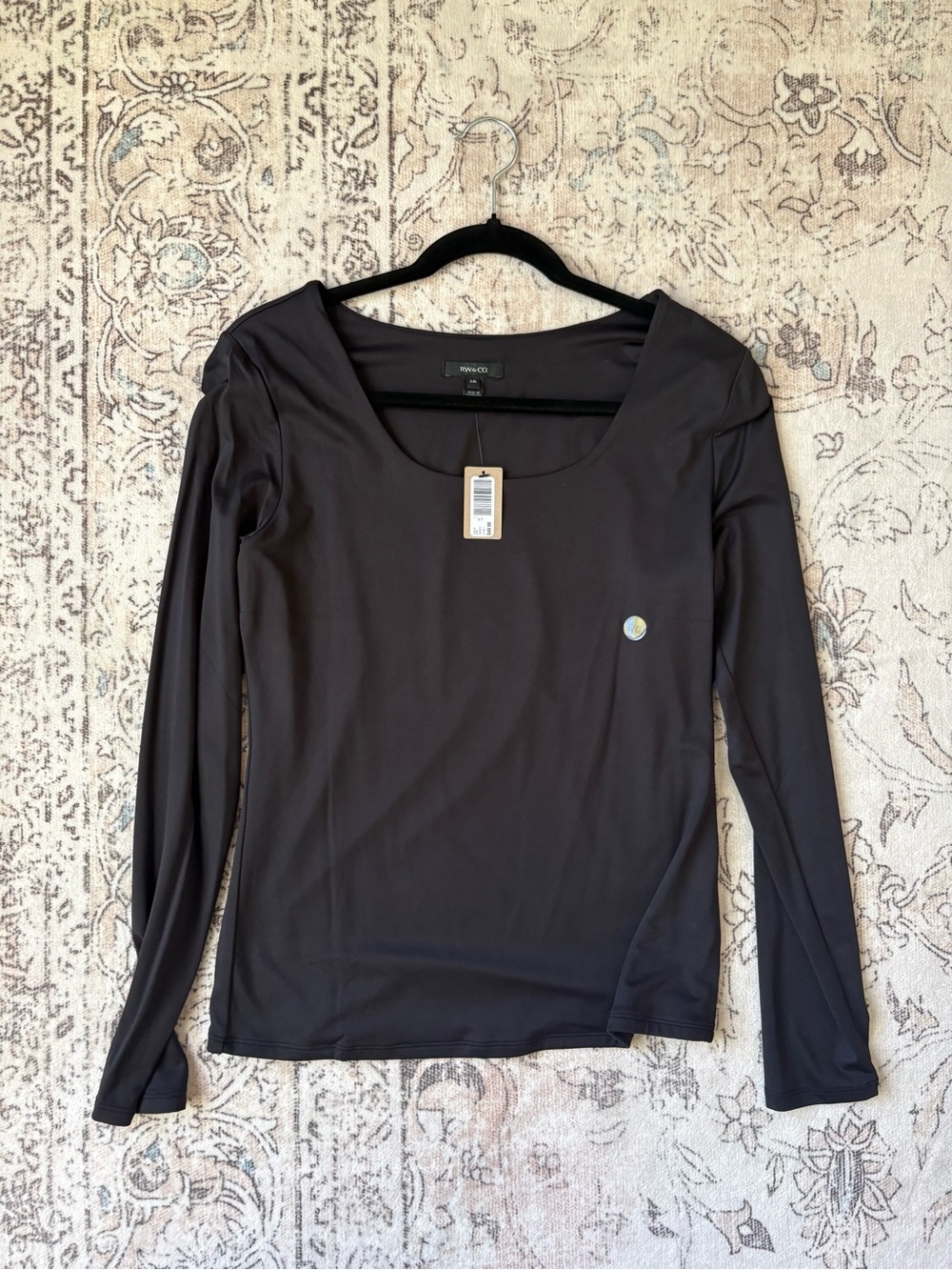 RW&CO. Black Long-Sleeve Scoop Neck Top